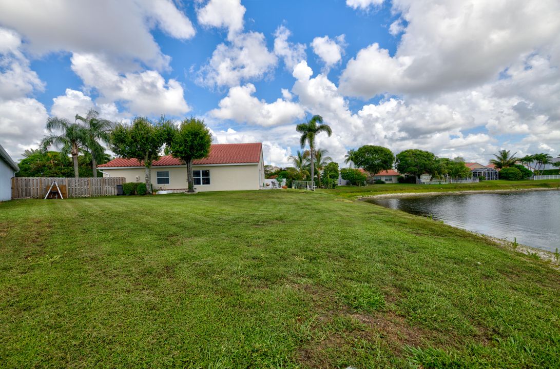 合同活跃: $634,999 (3 贝兹, 2 浴室, 1830 平方英尺)