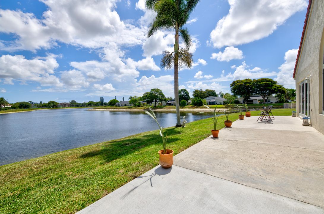 合同活跃: $634,999 (3 贝兹, 2 浴室, 1830 平方英尺)