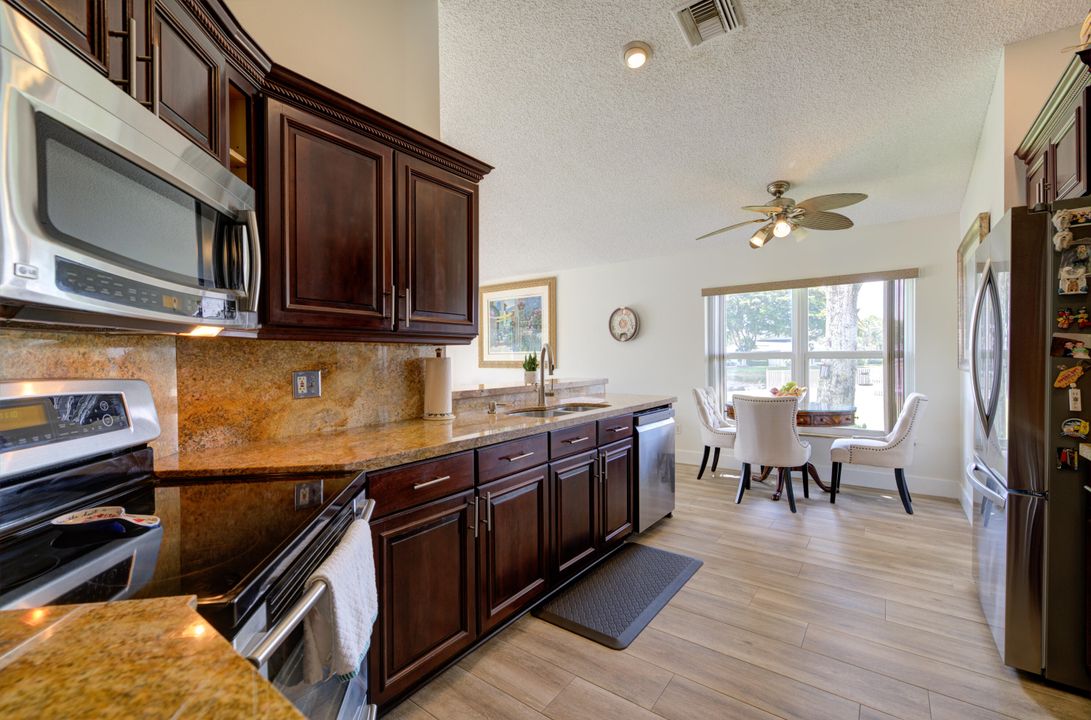 合同活跃: $634,999 (3 贝兹, 2 浴室, 1830 平方英尺)