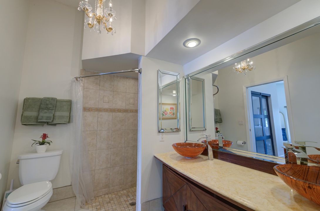 合同活跃: $634,999 (3 贝兹, 2 浴室, 1830 平方英尺)