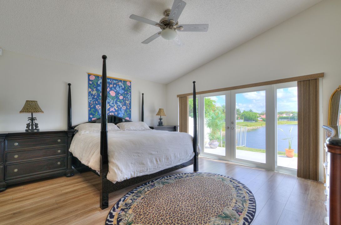 合同活跃: $634,999 (3 贝兹, 2 浴室, 1830 平方英尺)