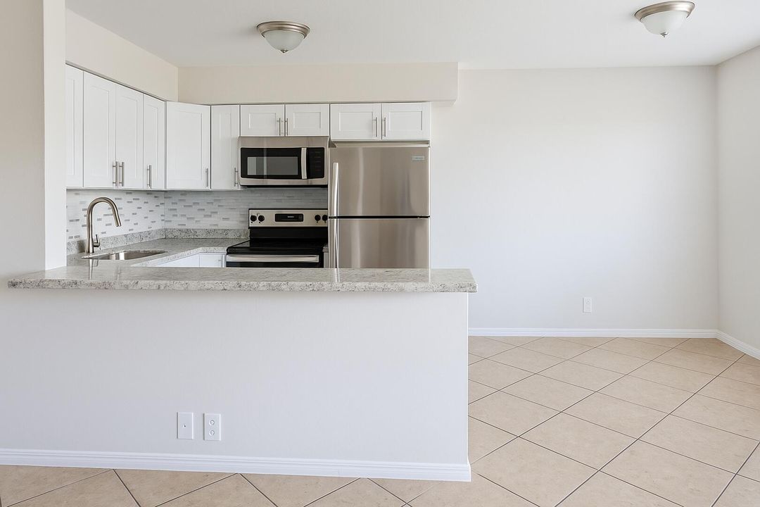 For Rent: $1,975 (2 beds, 1 baths, 1000 Square Feet)