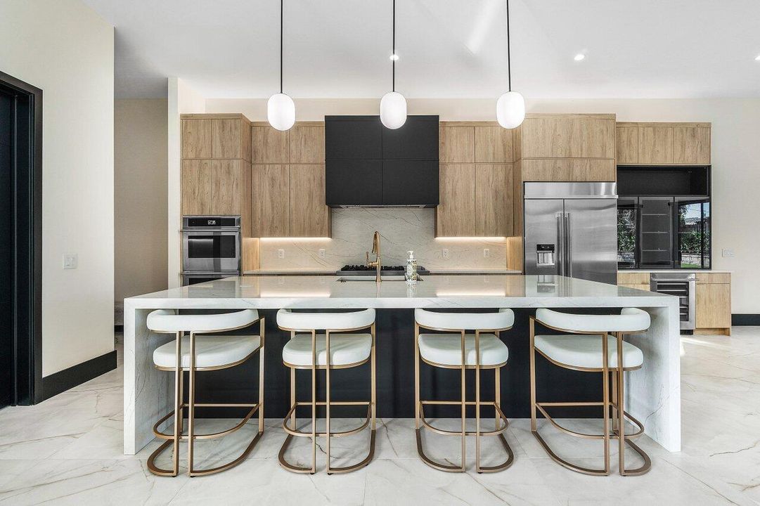 На продажу: $5,250,000 (6 спален, 5 ванн, 4706 Квадратных фут)