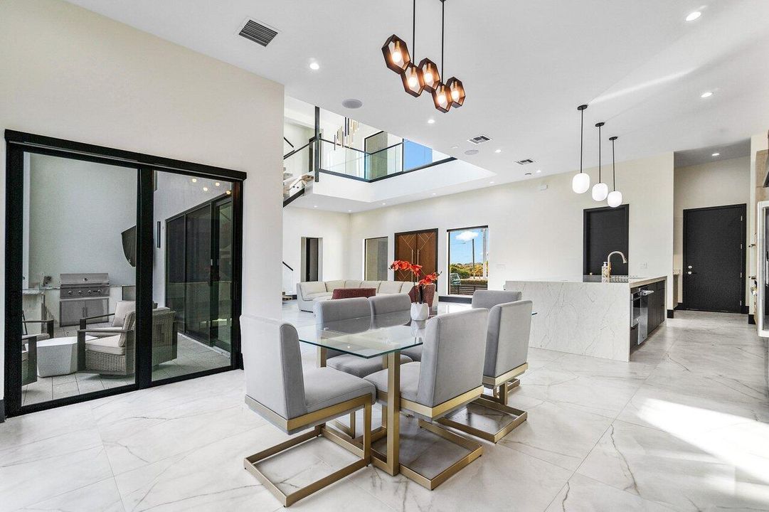 На продажу: $5,250,000 (6 спален, 5 ванн, 4706 Квадратных фут)