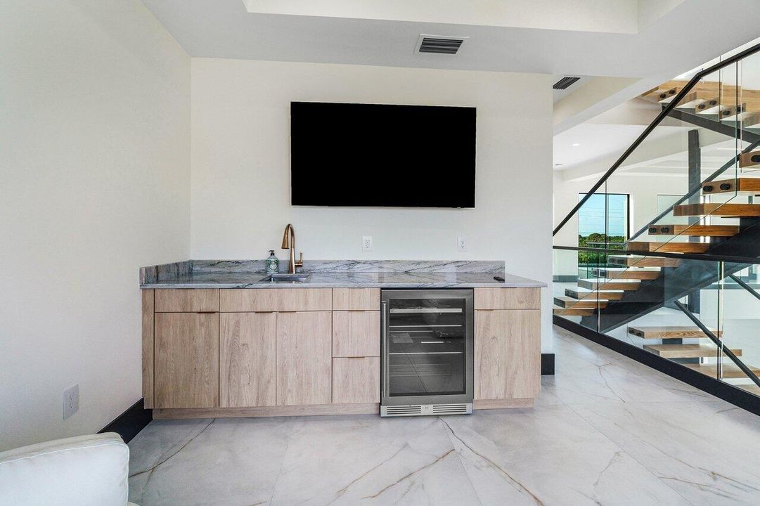 На продажу: $5,250,000 (6 спален, 5 ванн, 4706 Квадратных фут)