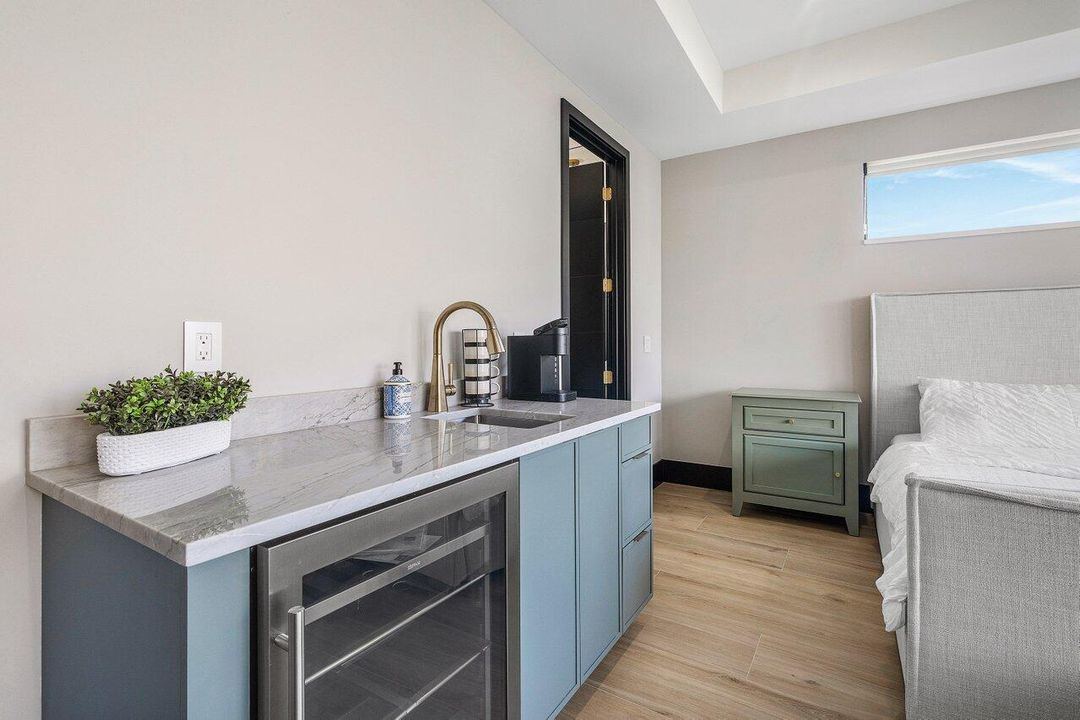 На продажу: $5,250,000 (6 спален, 5 ванн, 4706 Квадратных фут)