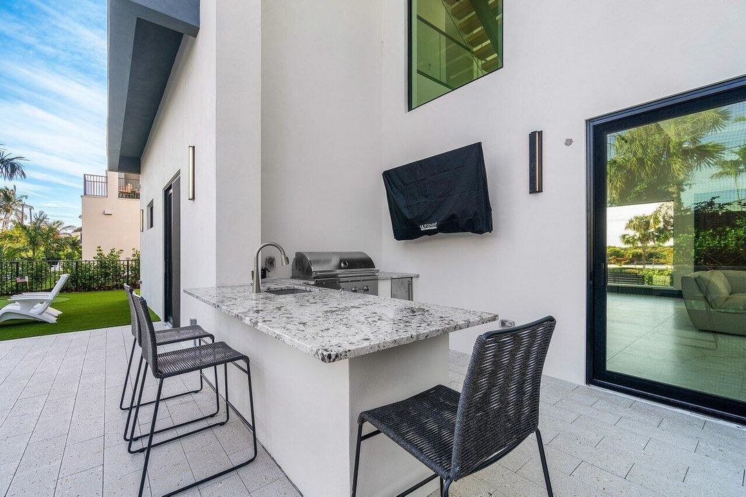 На продажу: $5,250,000 (6 спален, 5 ванн, 4706 Квадратных фут)