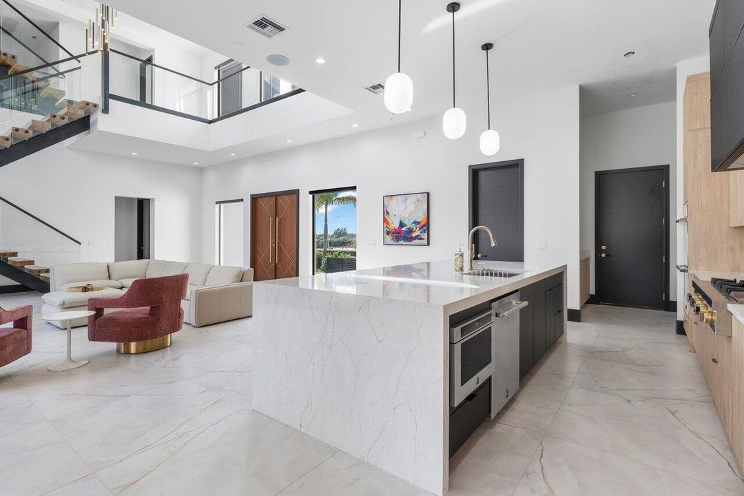 На продажу: $5,250,000 (6 спален, 5 ванн, 4706 Квадратных фут)