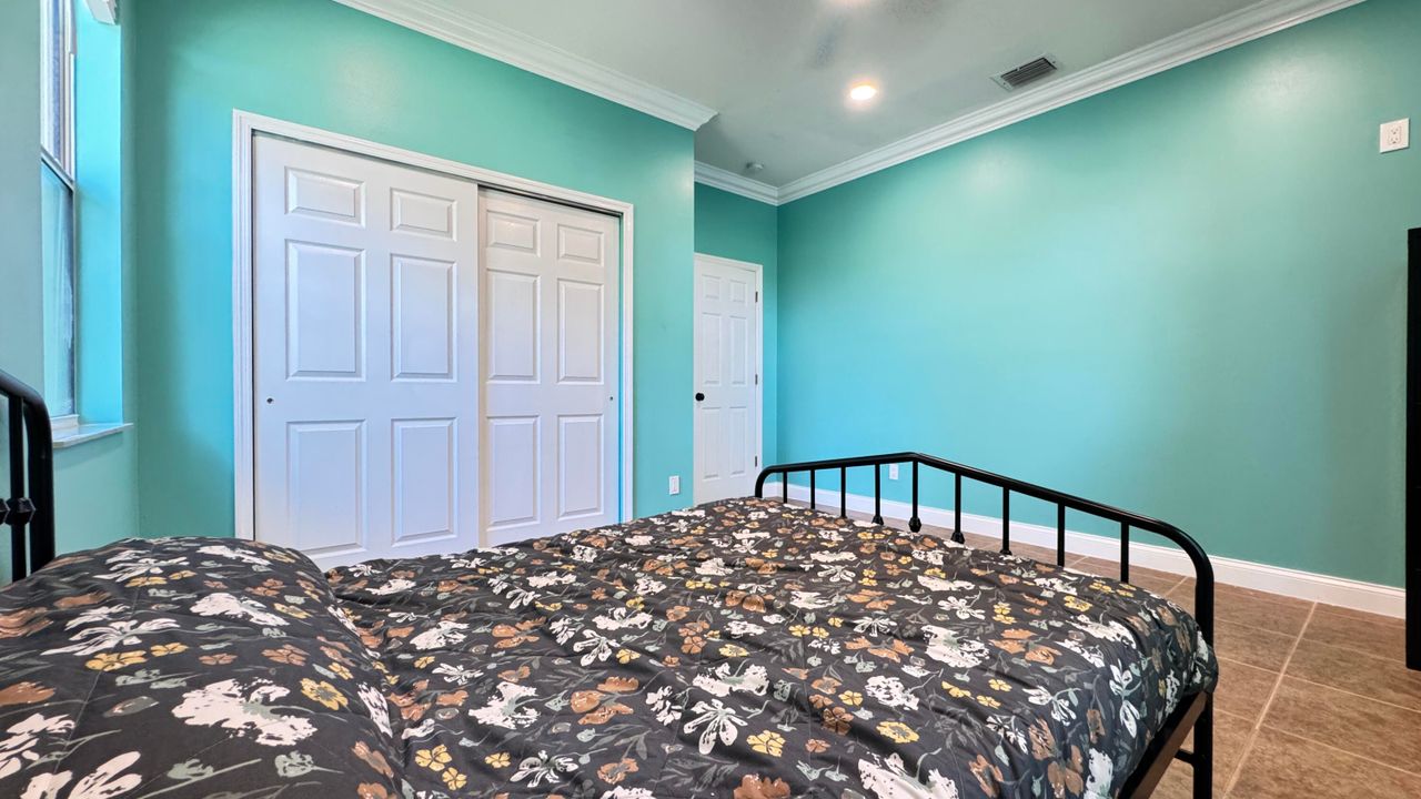 For Sale: $549,900 (5 beds, 3 baths, 3750 Square Feet)