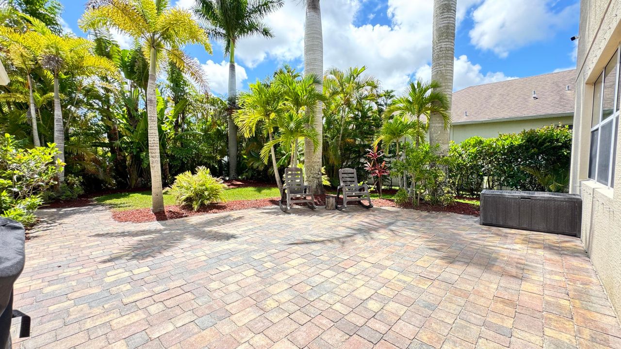 For Sale: $549,900 (5 beds, 3 baths, 3750 Square Feet)