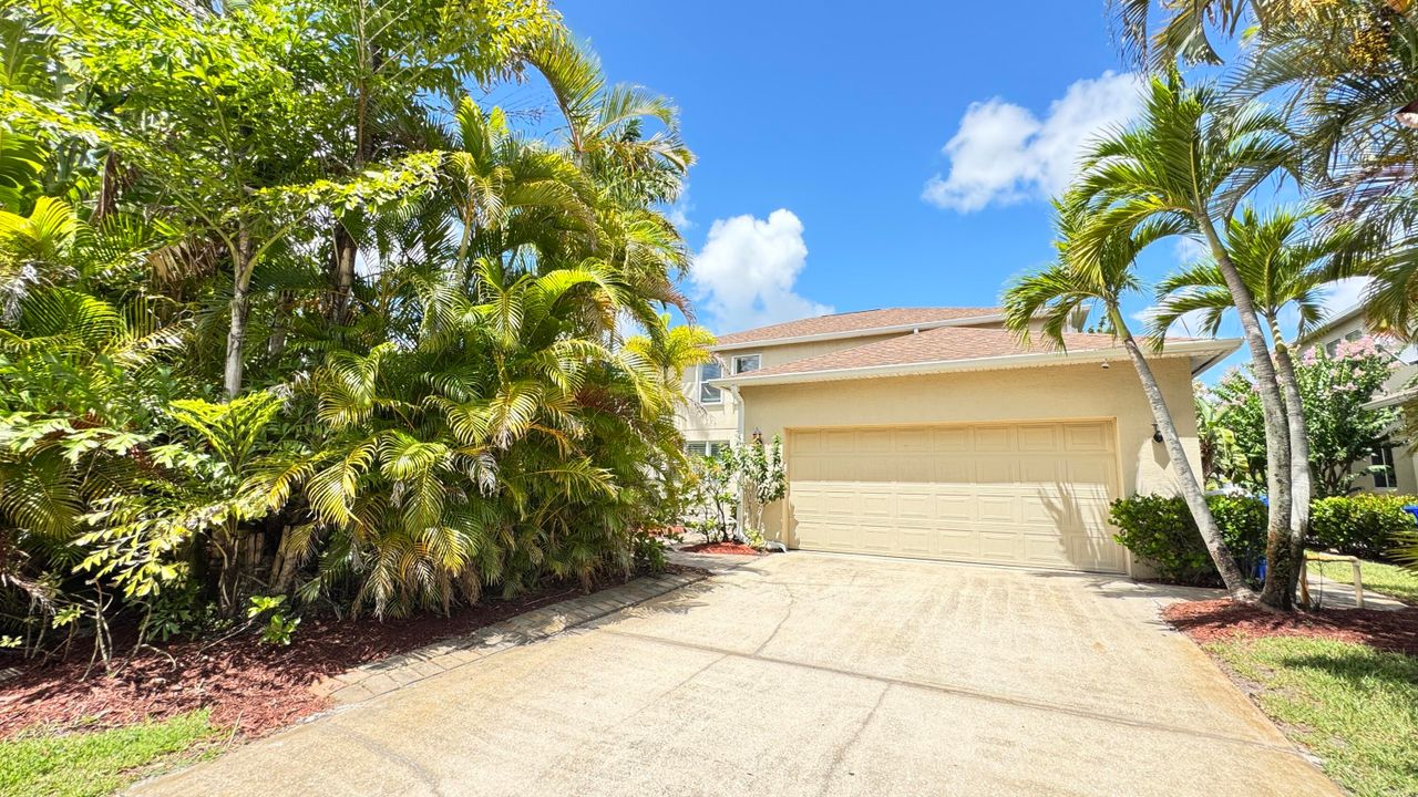 For Sale: $549,900 (5 beds, 3 baths, 3750 Square Feet)