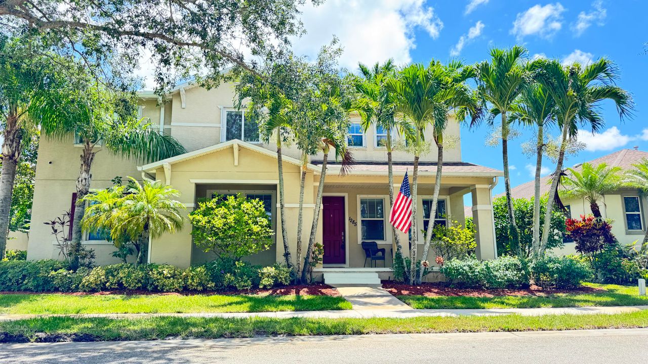 For Sale: $549,900 (5 beds, 3 baths, 3750 Square Feet)