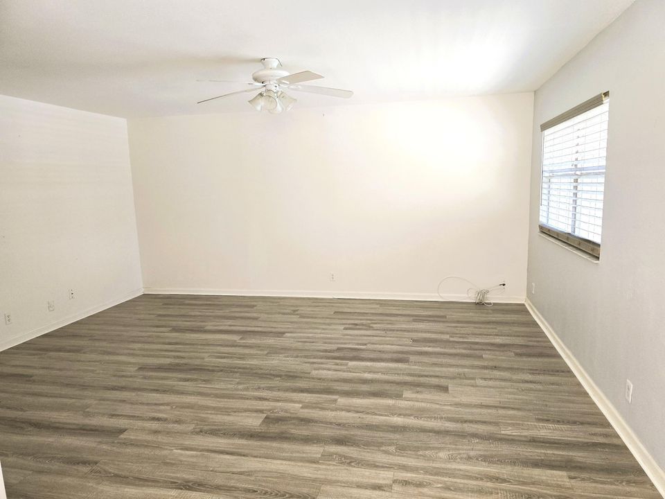 待售: $89,000 (2 贝兹, 2 浴室, 880 平方英尺)