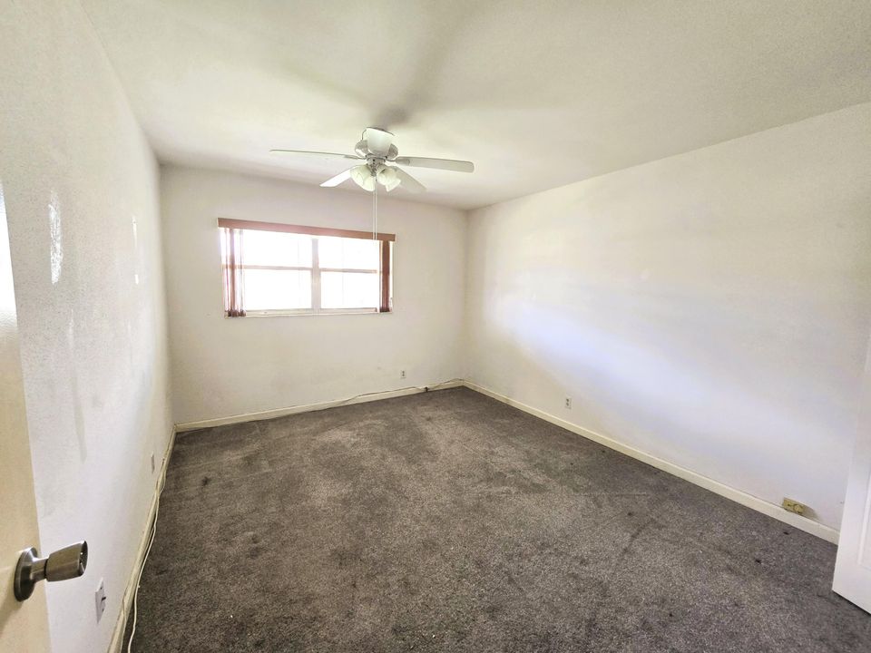 待售: $89,000 (2 贝兹, 2 浴室, 880 平方英尺)