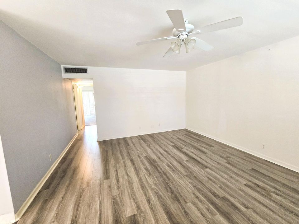 待售: $89,000 (2 贝兹, 2 浴室, 880 平方英尺)