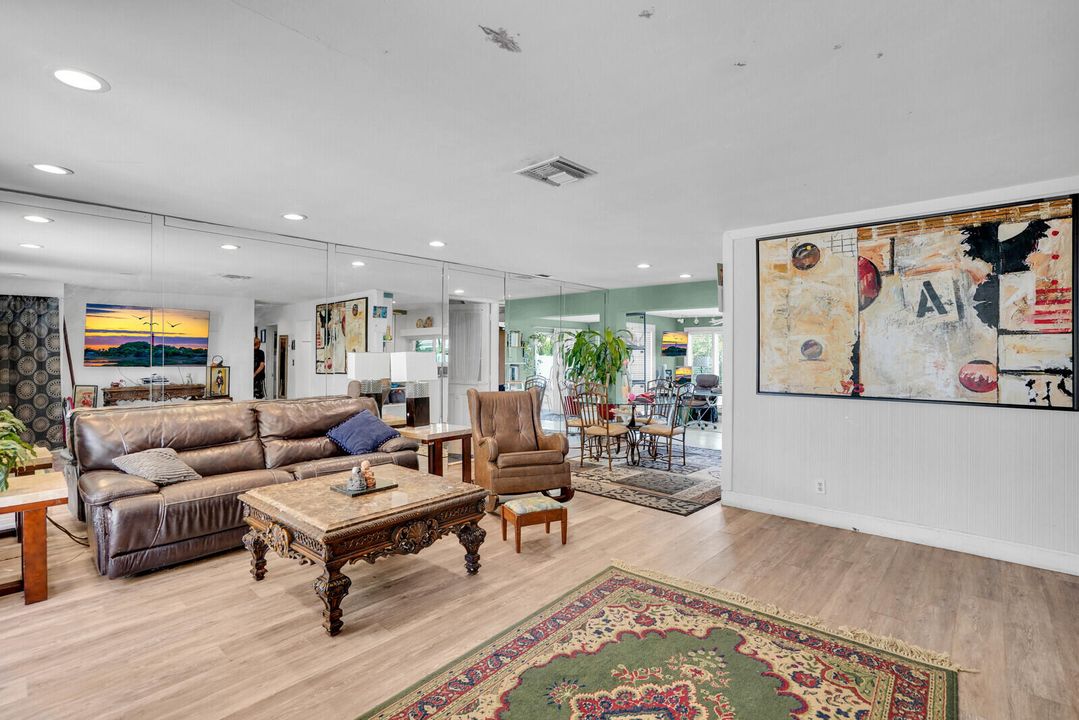 Activo con contrato: $749,000 (3 camas, 2 baños, 1768 Pies cuadrados)