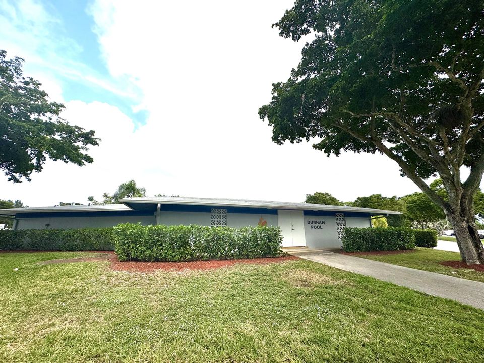 待售: $89,000 (1 贝兹, 1 浴室, 593 平方英尺)