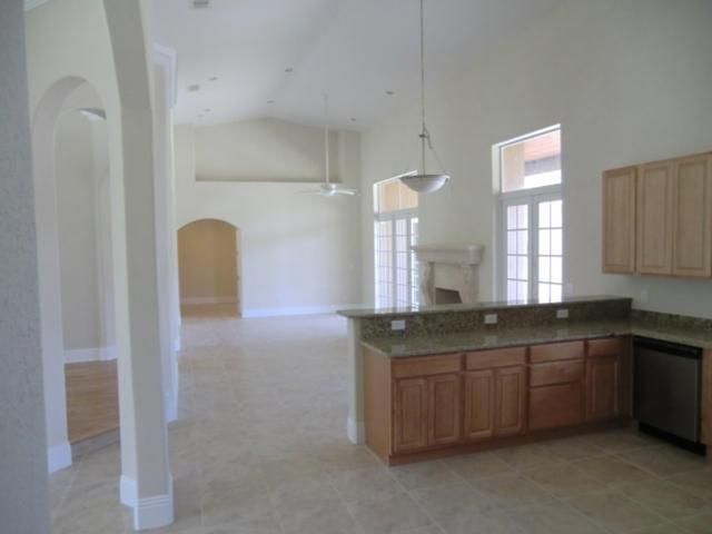 Activo con contrato: $859,000 (6 camas, 4 baños, 4073 Pies cuadrados)