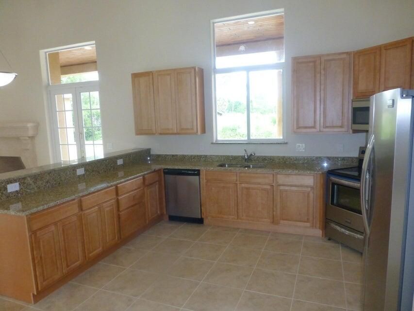 Activo con contrato: $859,000 (6 camas, 4 baños, 4073 Pies cuadrados)