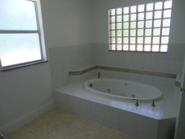 Activo con contrato: $859,000 (6 camas, 4 baños, 4073 Pies cuadrados)