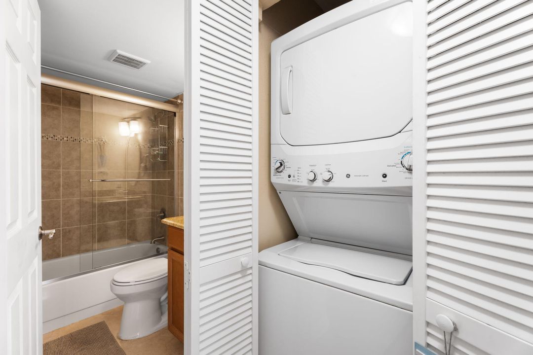 出租: $4,000 (2 贝兹, 2 浴室, 984 平方英尺)