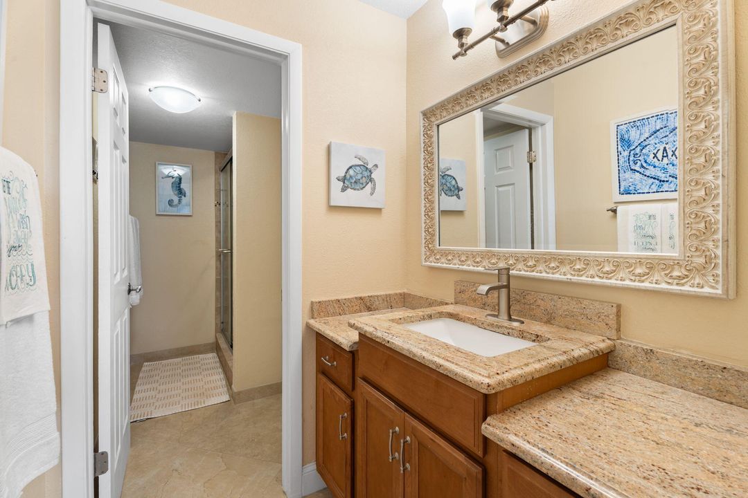 出租: $4,000 (2 贝兹, 2 浴室, 984 平方英尺)