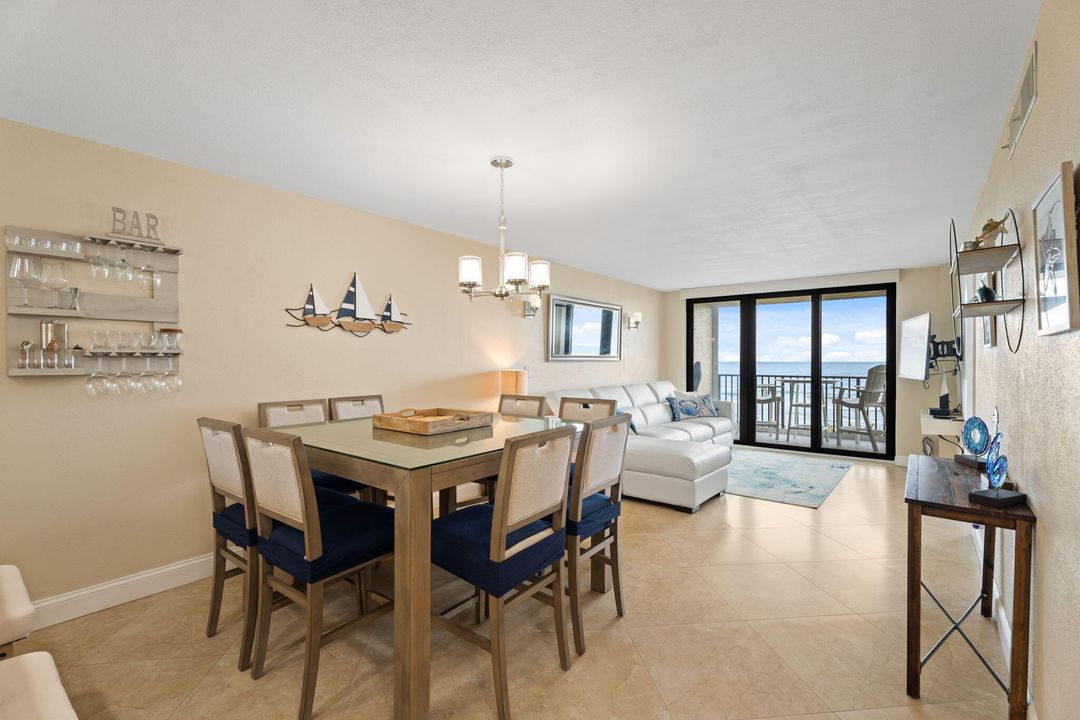 出租: $4,000 (2 贝兹, 2 浴室, 984 平方英尺)