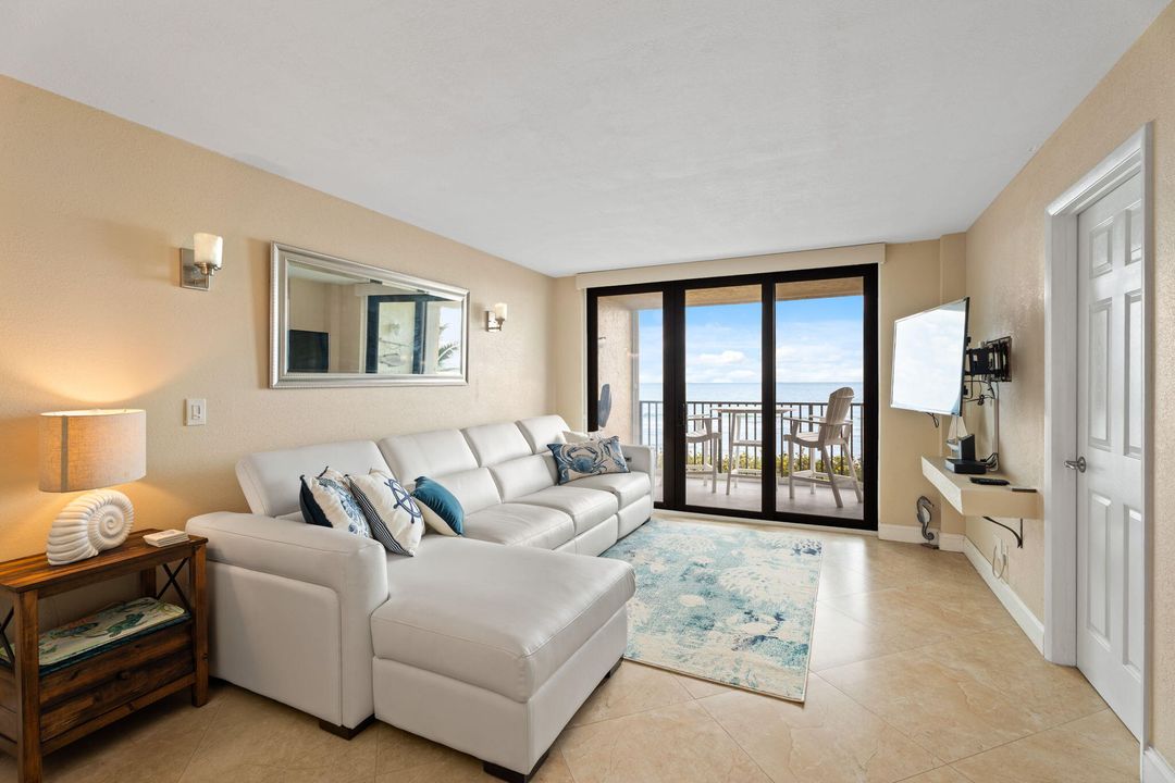 出租: $4,000 (2 贝兹, 2 浴室, 984 平方英尺)