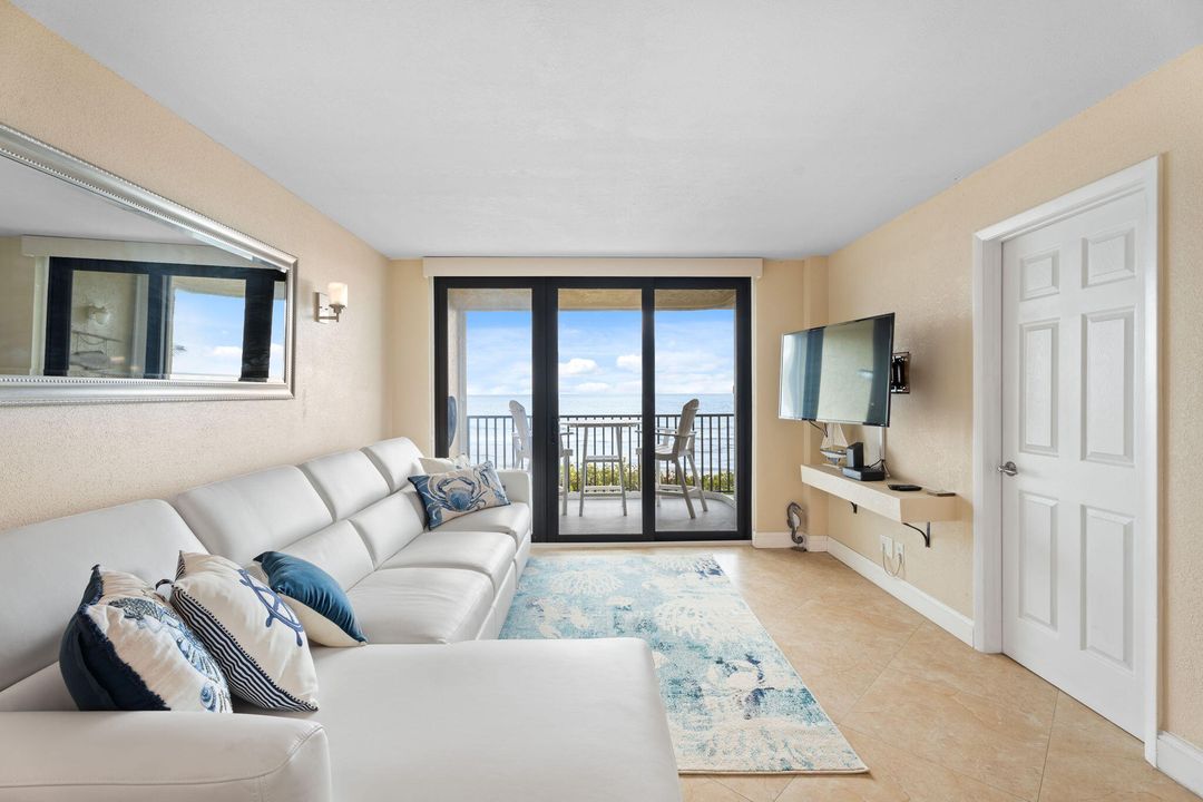 出租: $4,000 (2 贝兹, 2 浴室, 984 平方英尺)