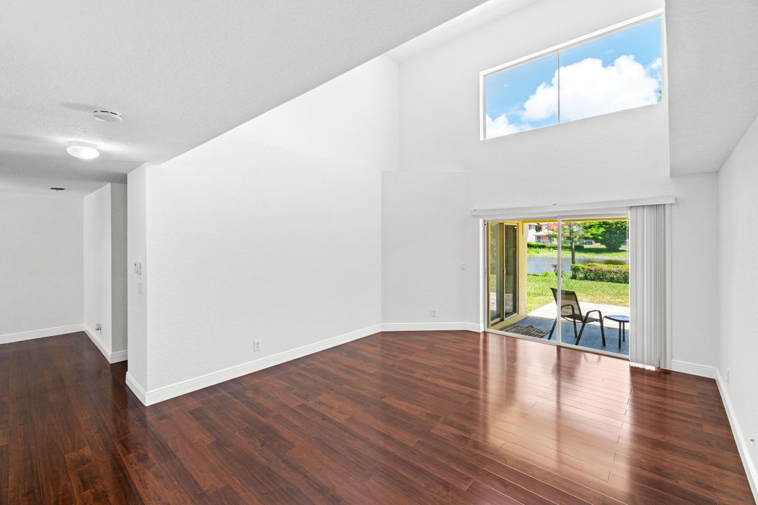 На продажу: $585,000 (4 спален, 3 ванн, 2208 Квадратных фут)