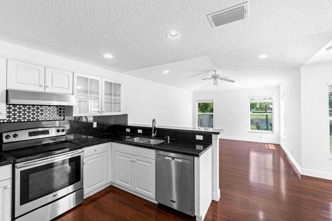 На продажу: $585,000 (4 спален, 3 ванн, 2208 Квадратных фут)