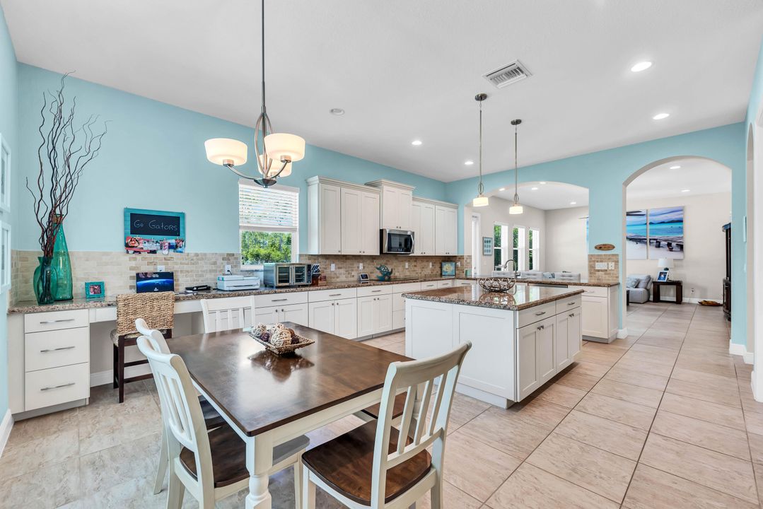 Activo con contrato: $1,199,000 (5 camas, 4 baños, 4343 Pies cuadrados)