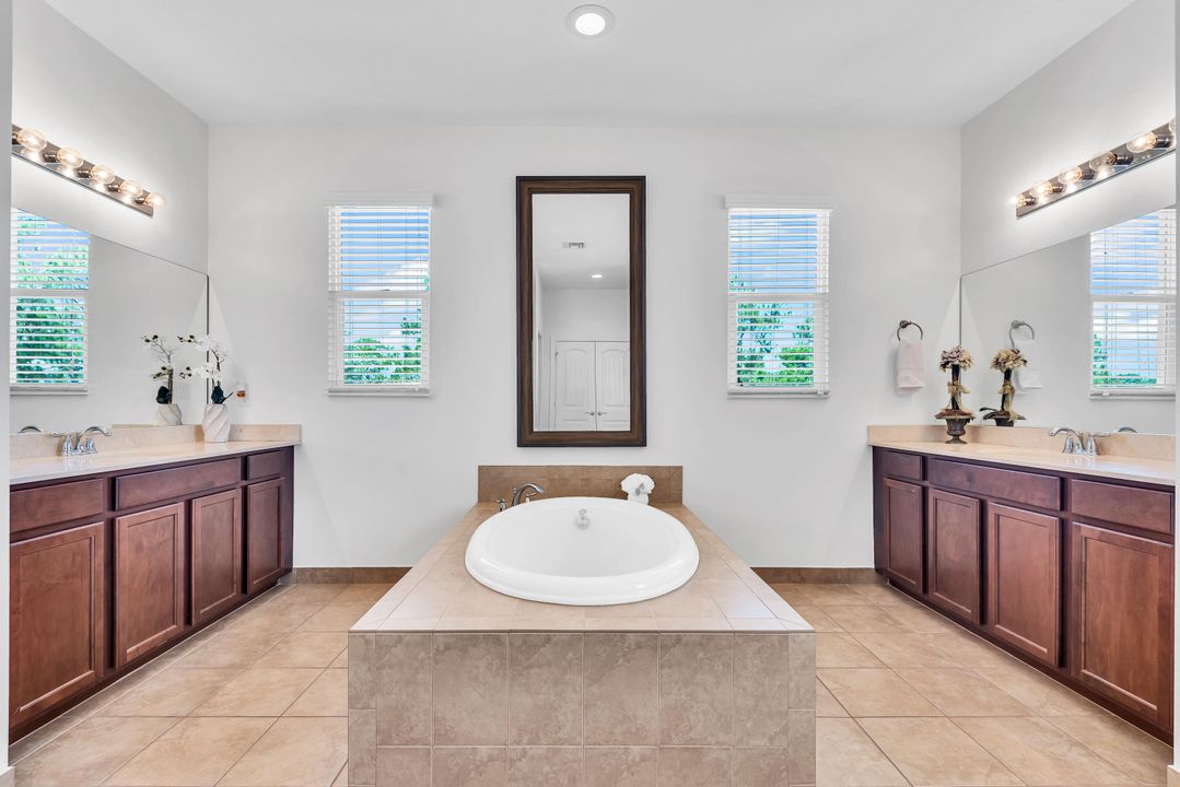 Activo con contrato: $1,199,000 (5 camas, 4 baños, 4343 Pies cuadrados)