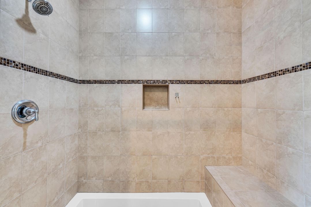 Activo con contrato: $1,199,000 (5 camas, 4 baños, 4343 Pies cuadrados)