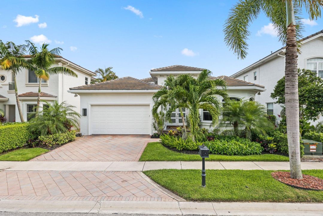 Recently Sold: $1,985,000 (3 beds, 3 baths, 2831 Square Feet)