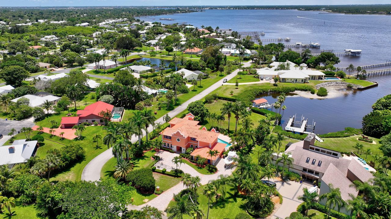 For Sale: $3,199,000 (5 beds, 3 baths, 4530 Square Feet)