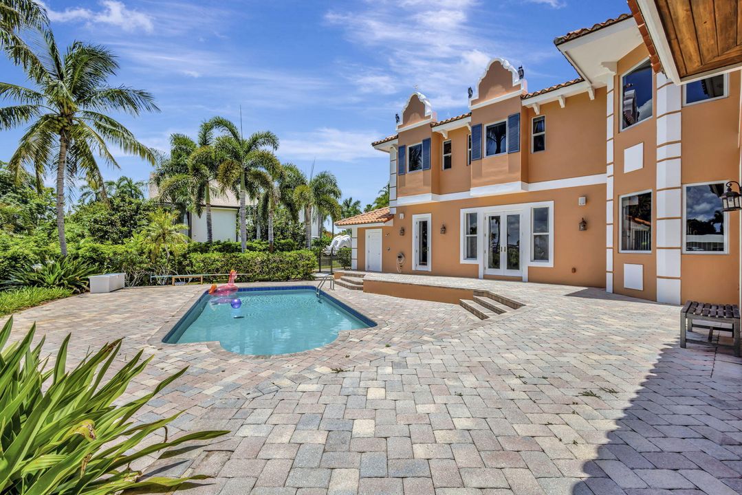 For Sale: $3,199,000 (5 beds, 3 baths, 4530 Square Feet)