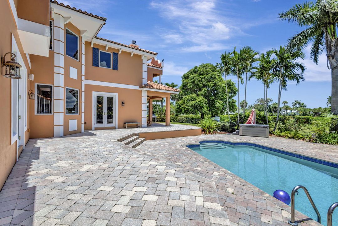 For Sale: $3,199,000 (5 beds, 3 baths, 4530 Square Feet)