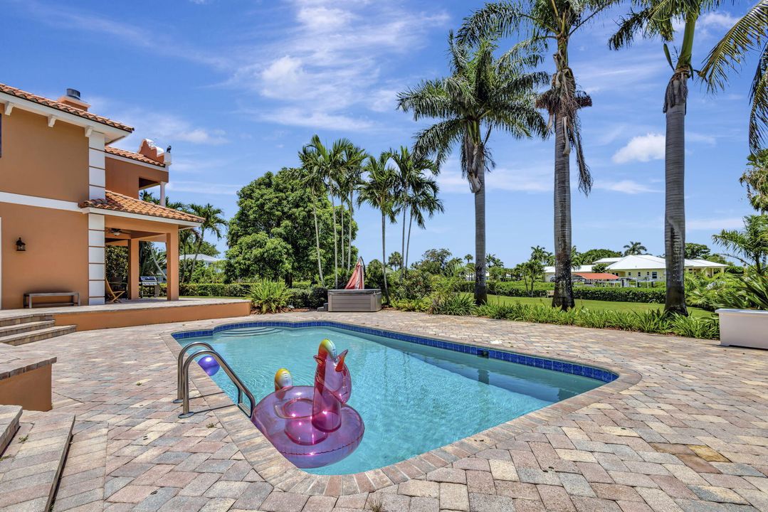 For Sale: $3,199,000 (5 beds, 3 baths, 4530 Square Feet)