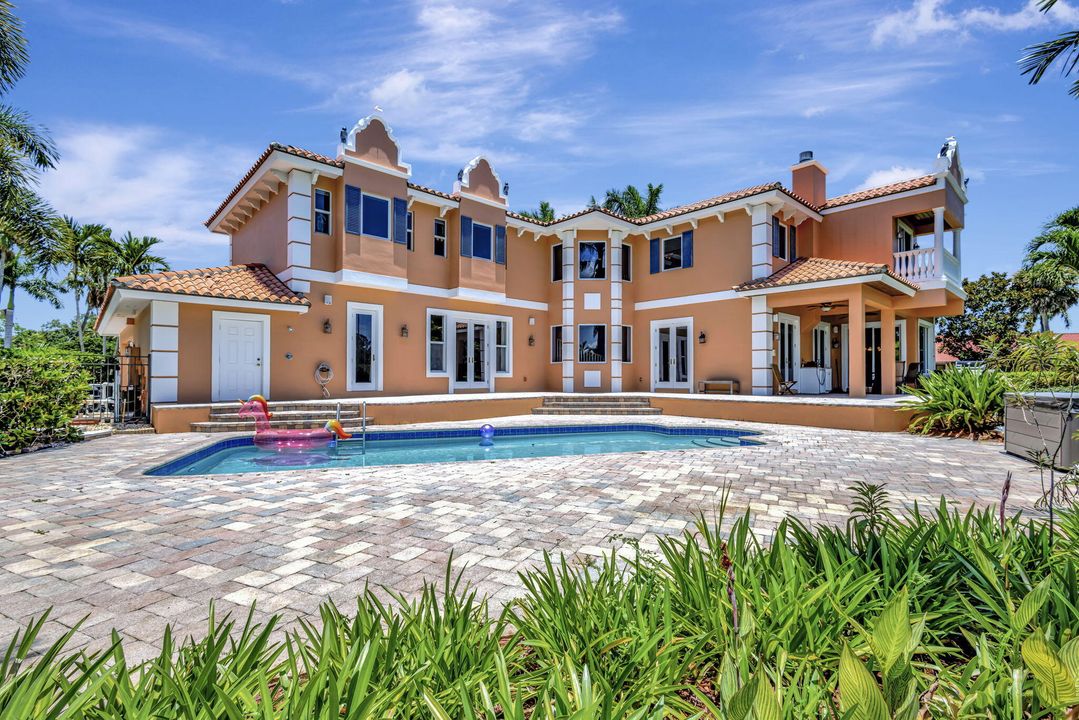 For Sale: $3,199,000 (5 beds, 3 baths, 4530 Square Feet)