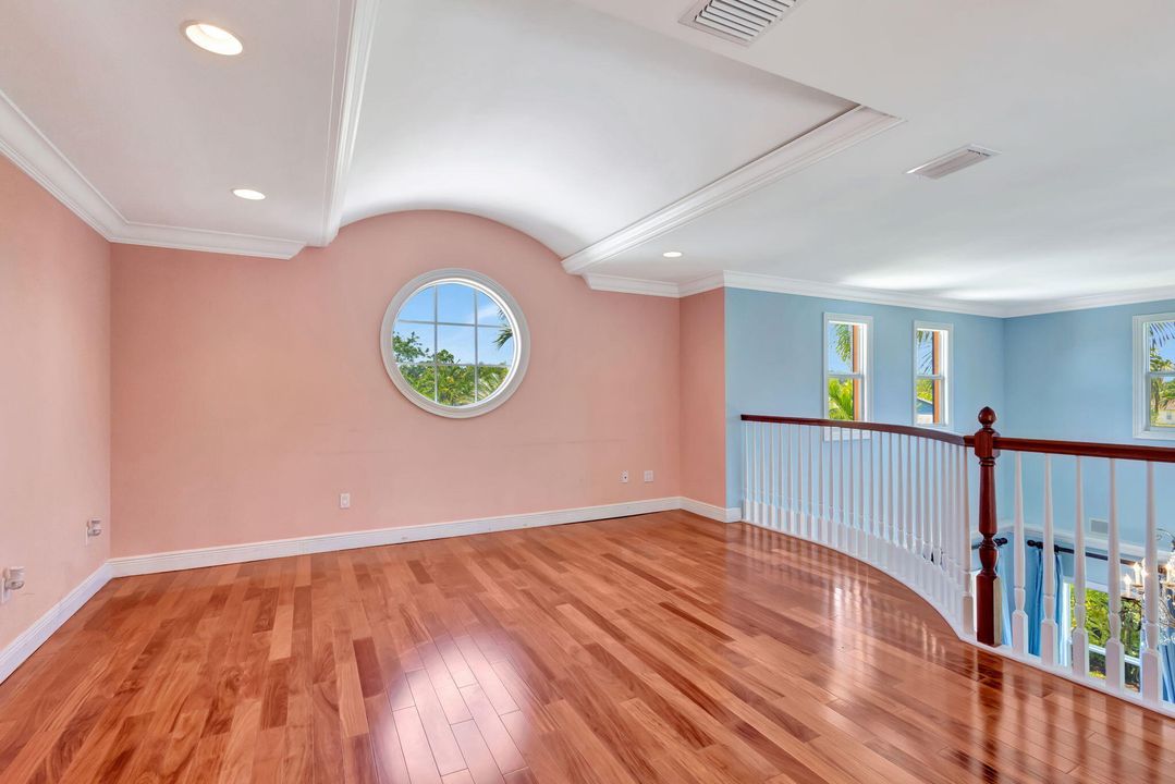 For Sale: $3,199,000 (5 beds, 3 baths, 4530 Square Feet)