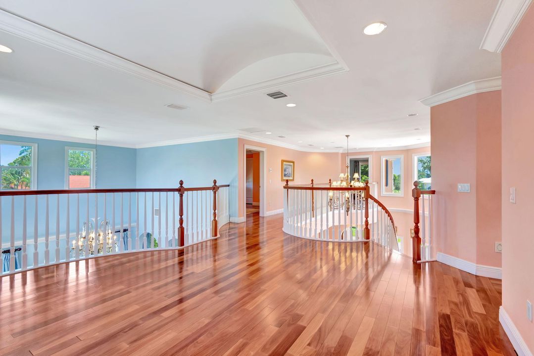 For Sale: $3,199,000 (5 beds, 3 baths, 4530 Square Feet)