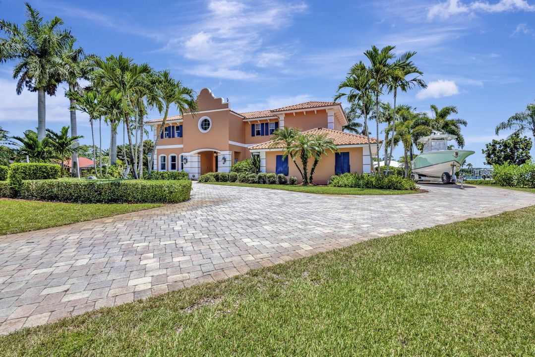 For Sale: $3,199,000 (5 beds, 3 baths, 4530 Square Feet)