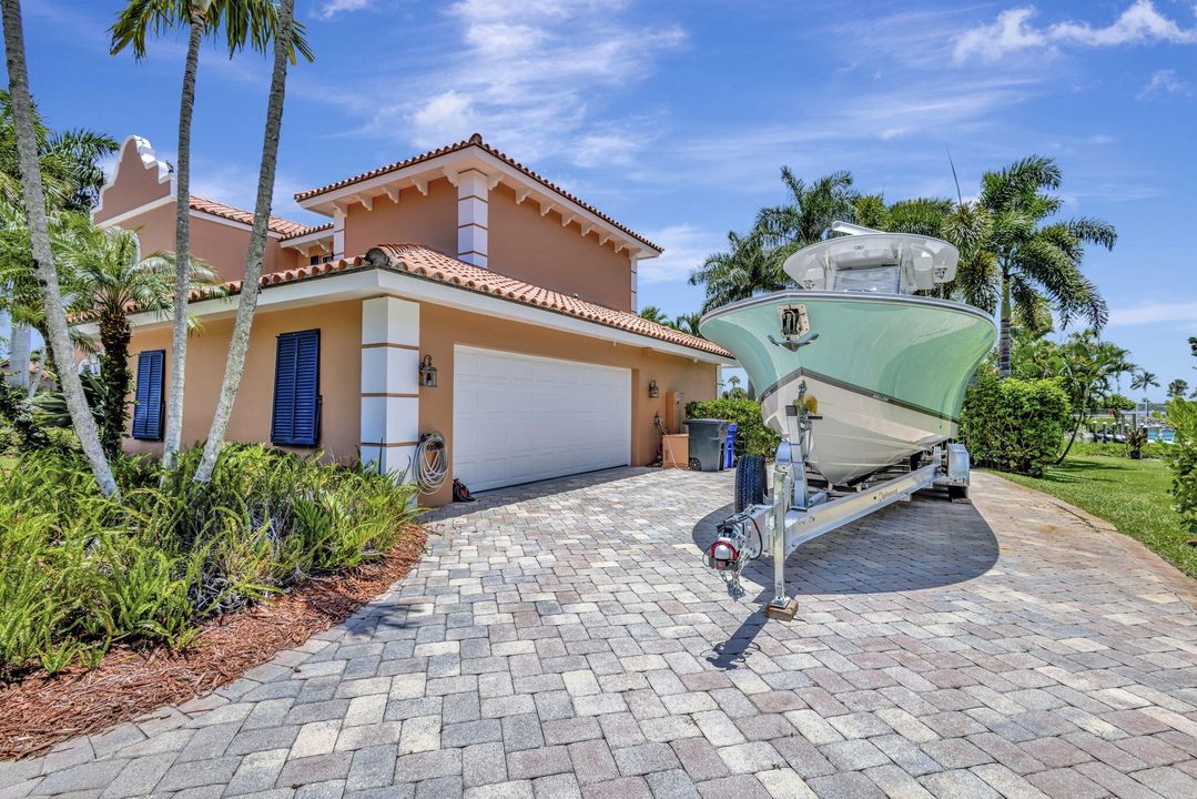 For Sale: $3,199,000 (5 beds, 3 baths, 4530 Square Feet)