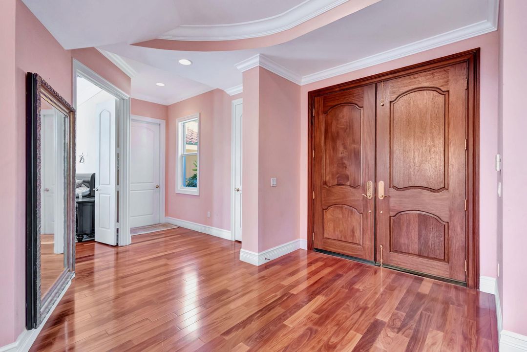 For Sale: $3,199,000 (5 beds, 3 baths, 4530 Square Feet)