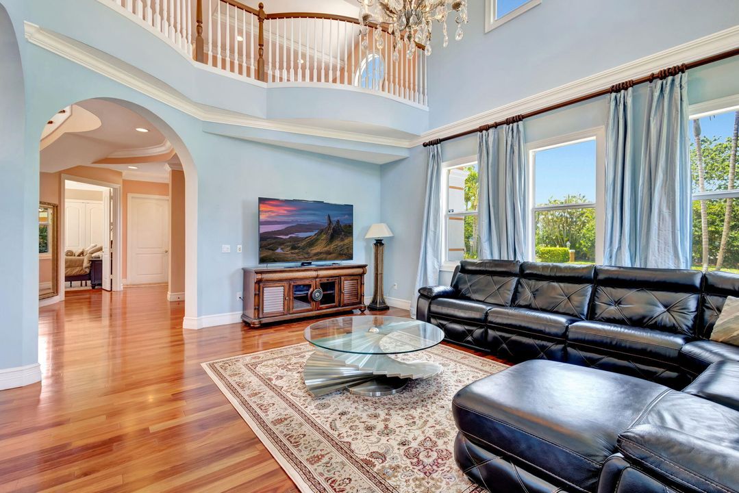 For Sale: $3,199,000 (5 beds, 3 baths, 4530 Square Feet)