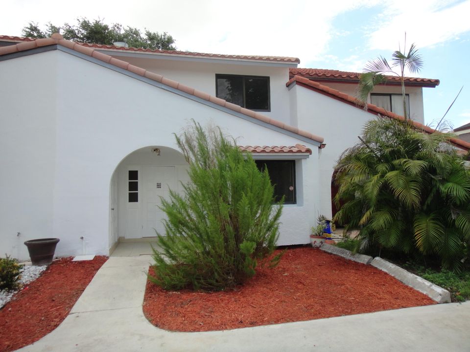 合同活跃: $339,000 (2 贝兹, 2 浴室, 1698 平方英尺)