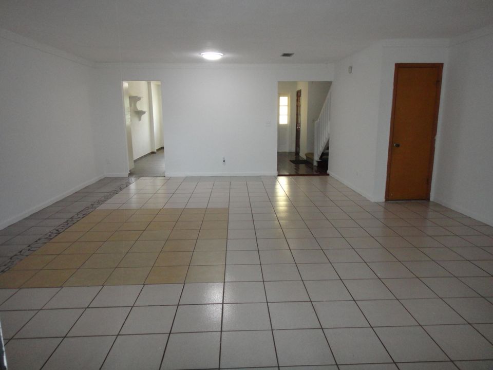 合同活跃: $339,000 (2 贝兹, 2 浴室, 1698 平方英尺)