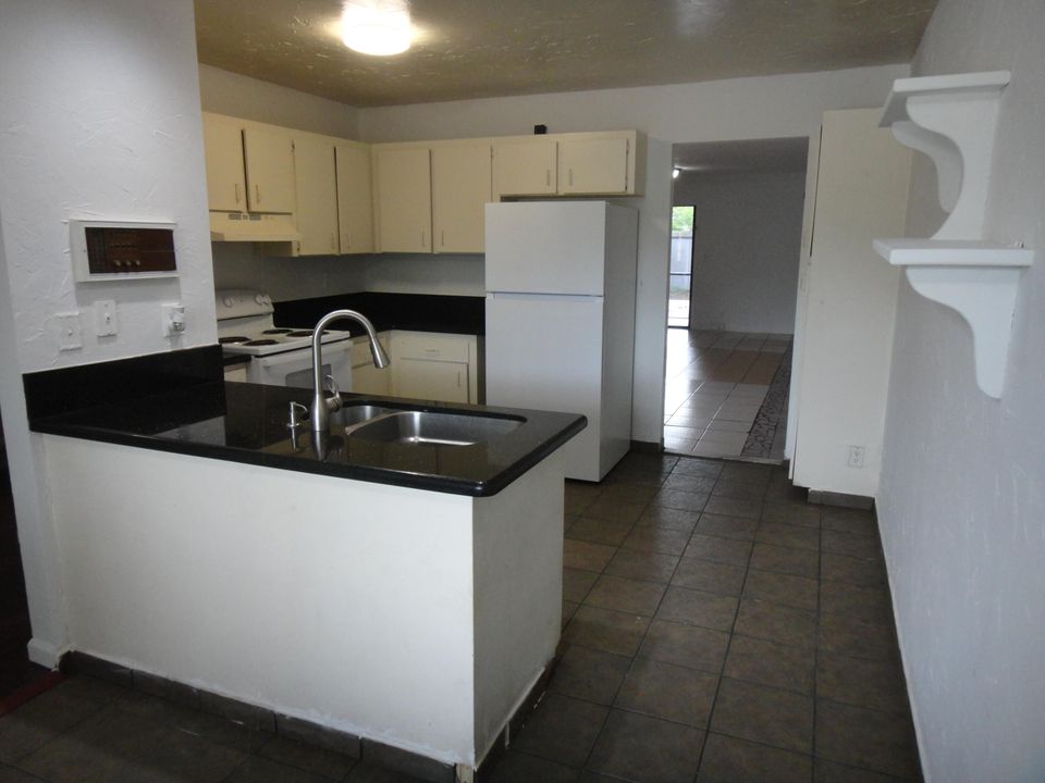 合同活跃: $339,000 (2 贝兹, 2 浴室, 1698 平方英尺)