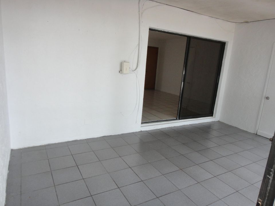 合同活跃: $339,000 (2 贝兹, 2 浴室, 1698 平方英尺)